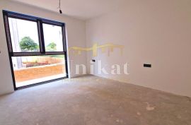 Dvosobni stan (2SZ) s vrtom - samo 1 km od mora, Poreč, Appartment