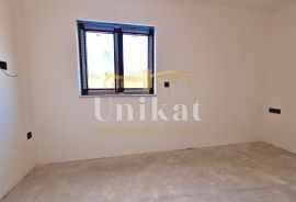 Dvosobni stan (2SZ) s vrtom - samo 1 km od mora, Poreč, Appartement