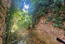 BRIBIR, građevinski teren sa tri ucrtana objekta, Vinodolska Općina, Terreno