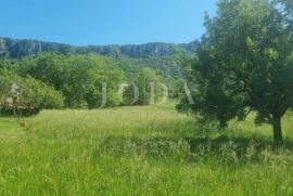 BRIBIR, građevinski teren sa tri ucrtana objekta, Vinodolska Općina, Terra