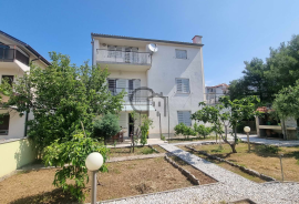 Samostojeća kuća u Brodarici, 4 stambene jedinice, Šibenik - Okolica, Casa