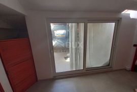 Opatija, Ičići - Tri apartmana,53 m2, 76 m2 i studio 15 m2 na samom moru!, Opatija - Okolica, Flat