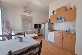 Crikvenica, dvije kuće sa osam apartmana, Crikvenica, Kuća