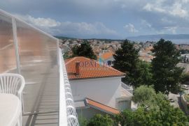 Kuća s urednom okućnicom, pogled, parking, blizina mora, Crikvenica, House