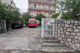 Kuća s urednom okućnicom, pogled, parking, blizina mora, Crikvenica, Ev