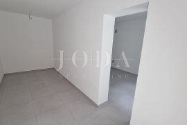 Crikvenica stan u centru sa dva parkinga, Crikvenica, Appartement