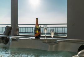 ISTRA, MEDULIN - prekrasna moderna vila 300 metara od mora s bazenom, panoramski pogled na more, Medulin, Kuća