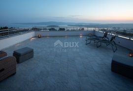 ISTRA, MEDULIN - prekrasna moderna vila 300 metara od mora s bazenom, panoramski pogled na more, Medulin, بيت