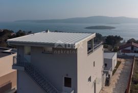 ISTRA, MEDULIN - prekrasna moderna vila 300 metara od mora s bazenom, panoramski pogled na more, Medulin, Famiglia