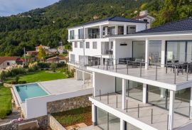 OPATIJA, LOVRAN, LIGANJ - stan u vili s bazenom 97m2+terasa 26m2 s panoramskim pogledom na more + okoliš 41m2, Lovran, Appartment