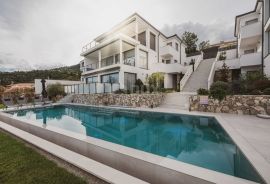 OPATIJA, LOVRAN, LIGANJ - stan u vili s bazenom 97m2+terasa 26m2 s panoramskim pogledom na more + okoliš 41m2, Lovran, Kвартира