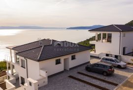 OPATIJA, LOVRAN, LIGANJ - stan u vili s bazenom 97m2+terasa 26m2 s panoramskim pogledom na more + okoliš 41m2, Lovran, Appartment