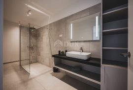 OPATIJA, LOVRAN, LIGANJ - stan u vili s bazenom 97m2+terasa 26m2 s panoramskim pogledom na more + okoliš 41m2, Lovran, Appartment