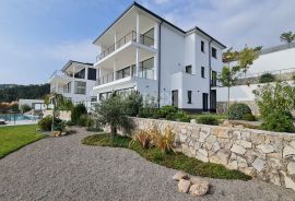 OPATIJA, LOVRAN, LIGANJ - stan u vili s bazenom 97m2+terasa 26m2 s panoramskim pogledom na more + okoliš 41m2, Lovran, Daire