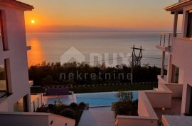 OPATIJA, LOVRAN, LIGANJ - stan u vili s bazenom 120m2+terasa 26m2 s panoramskim pogledom na more + okoliš 163m2, Lovran, Appartement