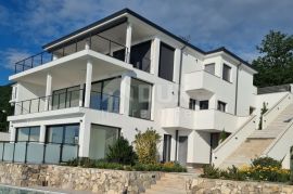 OPATIJA, LOVRAN, LIGANJ - stan u vili s bazenom 120m2+terasa 26m2 s panoramskim pogledom na more + okoliš 163m2, Lovran, Appartamento