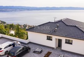 OPATIJA, LOVRAN, LIGANJ - stan u vili s bazenom 120m2+terasa 26m2 s panoramskim pogledom na more + okoliš 163m2, Lovran, Apartamento