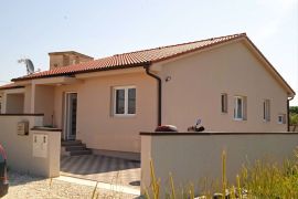 Kuća sa dvije stambene jedinice, novogradnja, Galižana, Istra, Vodnjan, Casa