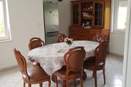 Kuća na dobroj lokaciji, Banjole, Istra, Medulin, House
