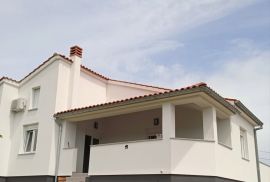Kuća na dobroj lokaciji, Banjole, Istra, Medulin, House