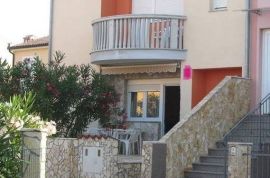 Kuća sa dva apartmana na odličnoj lokaciji, Medulin, Istra, Medulin, Дом
