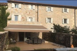 Lijepo uređena kamena kuća na prodaju, Bale, Istra, Bale, Famiglia