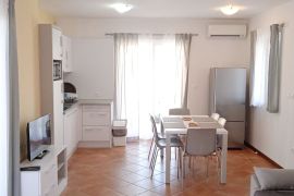 Komforan stan u prizemlju na 140 m od mora, Medulin, Istra, Medulin, Appartement