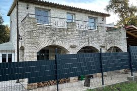 Kamena kuća sa dva stana, Kavran, Istra, Marčana, Haus