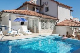 Predivna villa na odličnoj lokaciji, Pješčana uvala, Istra, Medulin, Maison