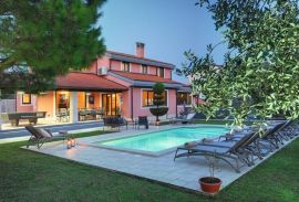 Predivna kuća sa bazenom, Pula, Istra, Pula, Casa
