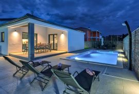 Moderna villa na prodaju, Pula, okolica, Istra, Pula, House