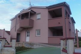 Apartmanska kuća na prodaju, Pula, Istra, Pula, Σπίτι