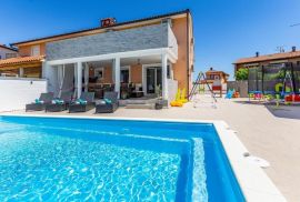 Simpatična dvojna kuća na prodaju, Marčana, Istra, Marčana, Kuća