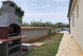 Simpatična kuća sa bazenom, Medulin, Istra, Medulin, بيت