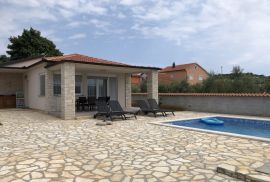 Simpatična kuća sa bazenom, Medulin, Istra, Medulin, Famiglia