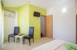 Apartmanska kuća s poslovnim prostorom, Fažana, Fažana, Casa