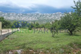 Starigrad-Paklenica, Zemljište na lijepom položaju, Starigrad, Arazi