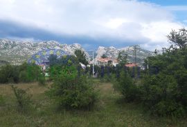 Starigrad-Paklenica, Zemljište na lijepom položaju, Starigrad, Terrain