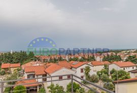 Obiteljska vila sa spektakularnim pogledom na more, u blizini centra grada i plaža, Poreč, بيت