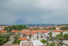 Obiteljska vila sa spektakularnim pogledom na more, u blizini centra grada i plaža, Poreč, House