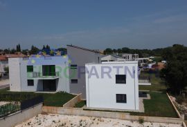 Stan s krovnom terasom, 1km od mora, Poreč okolica, Poreč, Apartamento