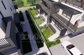 Medulin, prekrasan penthouse s velikom terasom 100m od plaže, Medulin, Appartamento