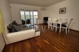 Okrug Gornji 50 m od plaže stan prvi kat 1S+DB 55m2, Okrug, Appartment