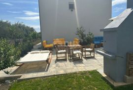 ZADAR, VIR - Prostrana kuća s 5 apartmana, Vir, Дом