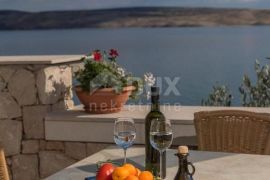 OTOK PAG, VIDALIĆI - Prostrana apartmanska vila 1. red do mora, Novalja, Casa