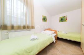 OTOK PAG, VIDALIĆI - Prostrana apartmanska vila 1. red do mora, Novalja, Maison