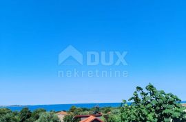 ISTRA, PEROJ Duplex vile s panoramskim pogledom na more! 500 m od plaže PRILIKA ZA INVESTICIJU, Vodnjan, Famiglia