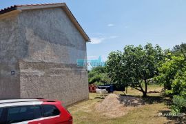 Dobrinj, otok Krk, kuća 500m od mora, Dobrinj, House