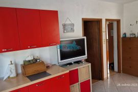 Dobrinj, otok Krk, kuća 500m od mora, Dobrinj, House