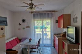 Dobrinj, otok Krk, kuća 500m od mora, Dobrinj, House